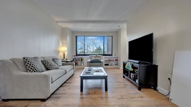 Building Photo - 1021 Arlington Blvd Unit 229