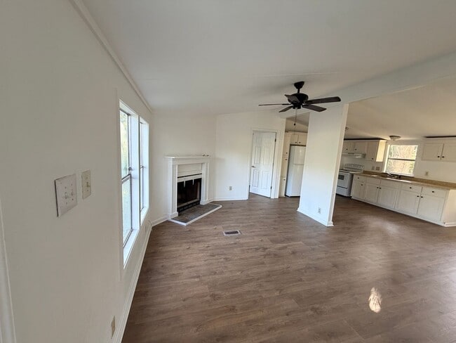 Photo - Updated 3-Bedroom Mobile Home with Modern Finishes in Valdosta