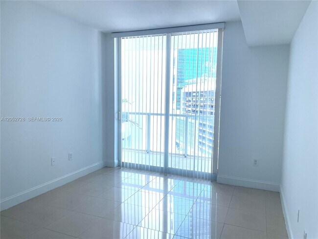Photo - 218 SE 14th St Unidad 1004