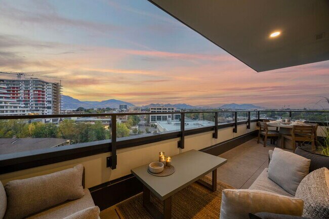 Photo - 3389 Lakeshore Rd Unit 605