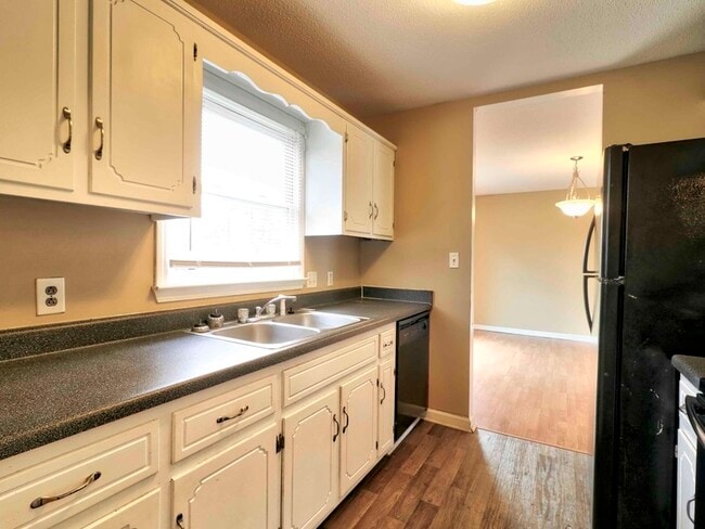 Photo - 613 Joshua Dr