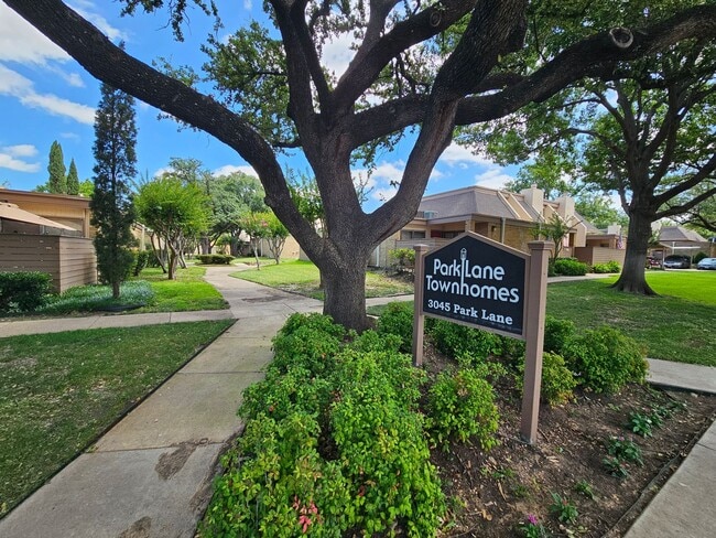 Building Photo - PARK LANE TOWNHOMES!