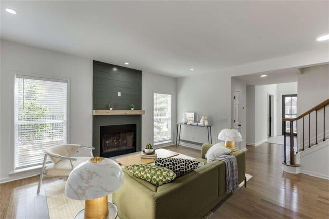 Photo - 1840 Oak Tree Hollow