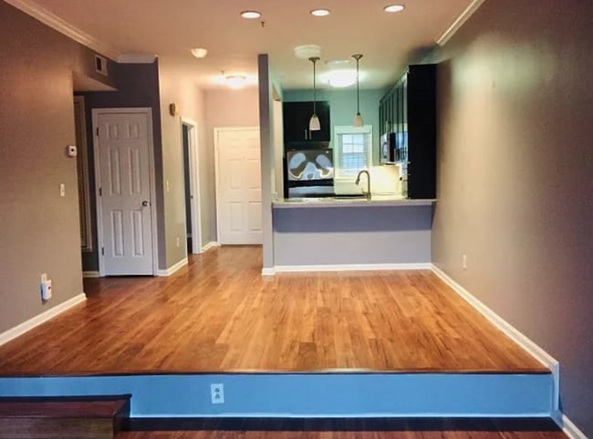 Photo - 2 bed 2 bath w/pool LOCATION!!