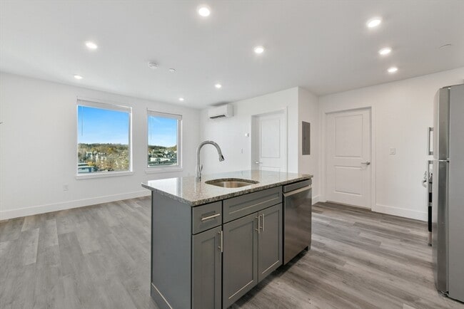 Photo - 585 Essex St Unit PH 509