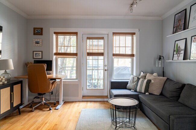 Photo - 2239 N Lincoln Ave Unit 2A