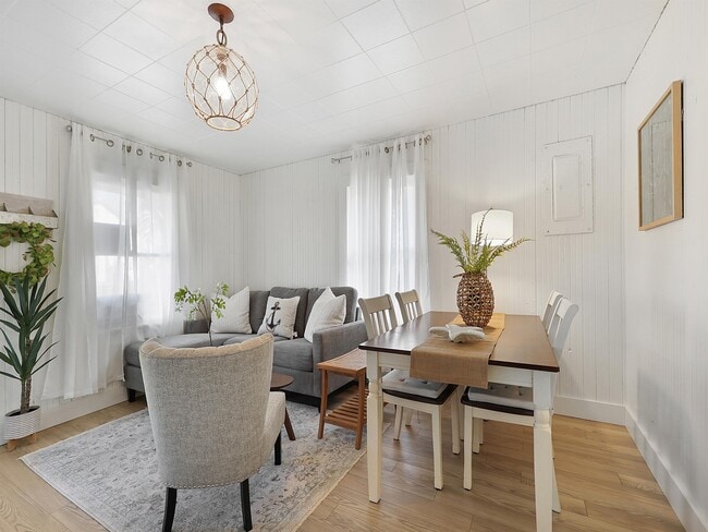 Photo - 406 N 3rd Ave