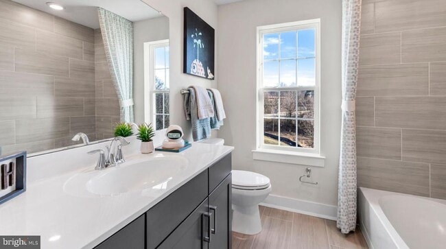 Photo - 215 Red Leaf Ln