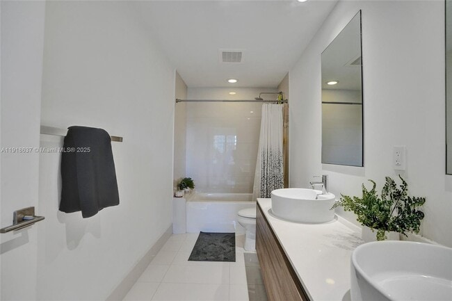 Photo - 121 NE 34th St Unit 902