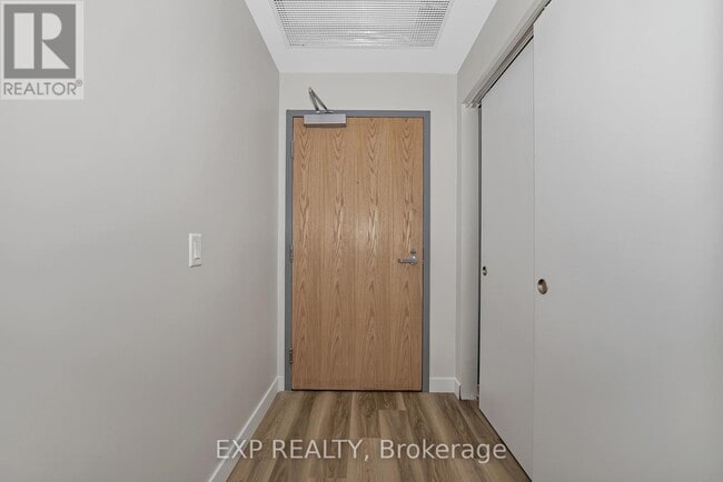 Photo - 211 Armstrong St Unité 002