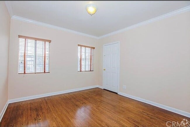 Building Photo - 1745 W 65th St Rental
