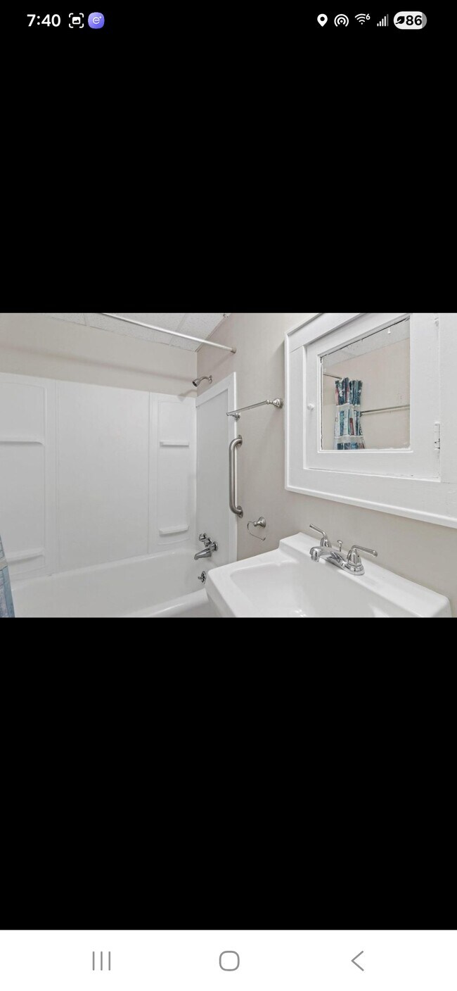 Photo - 408 1/2 E Washington St Unit Upper