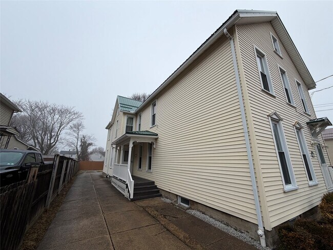 Photo - 928 W 3rd St