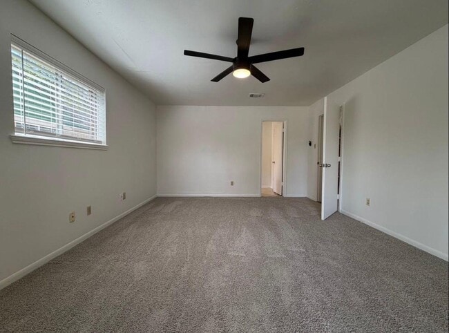 6623 Vialinda Dr