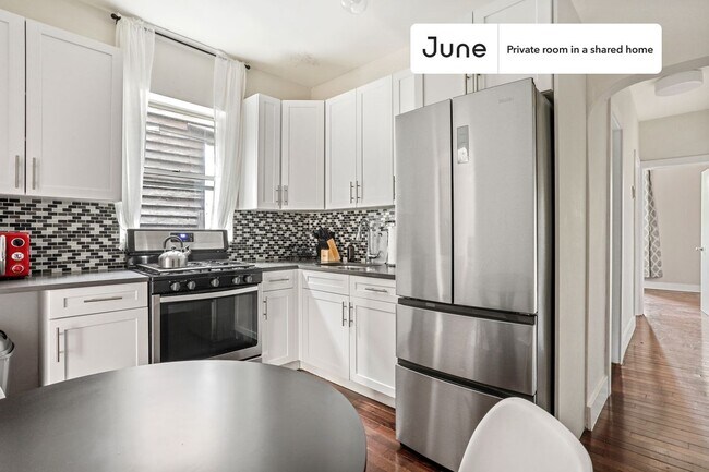 Room in Shared 3 bed/1 bath home in Prospect Park South