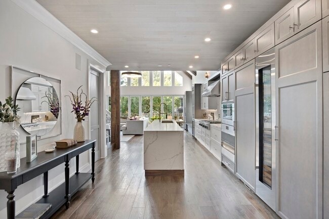 Photo - 719 E 2nd St Unit PH3