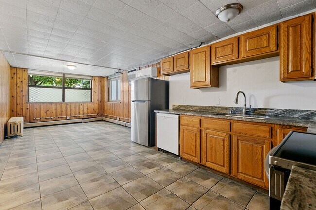 1605 Marshall Ave