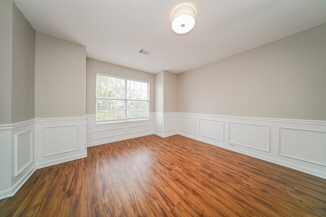 Photo - 301 Othello Dr