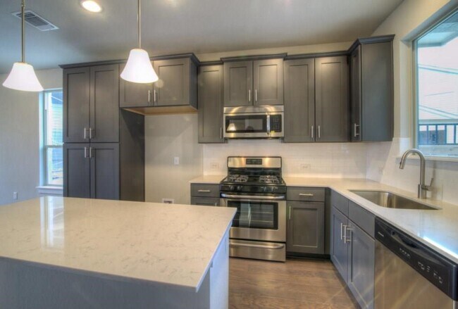 Photo - 7411 Pantherpaw St