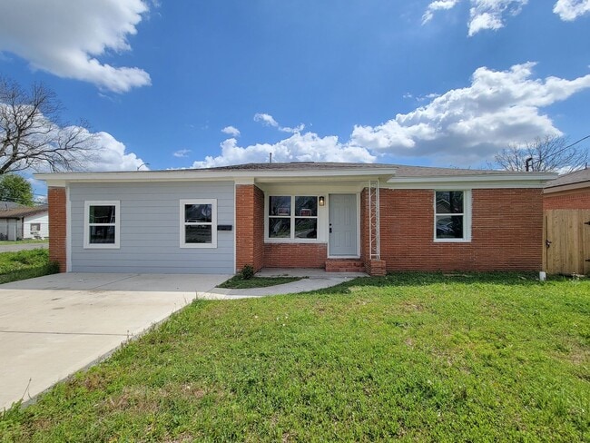 Building Photo - This beautifully updated 4-bedroom home is just under two miles from Highway 288 and Loop 610, ma...