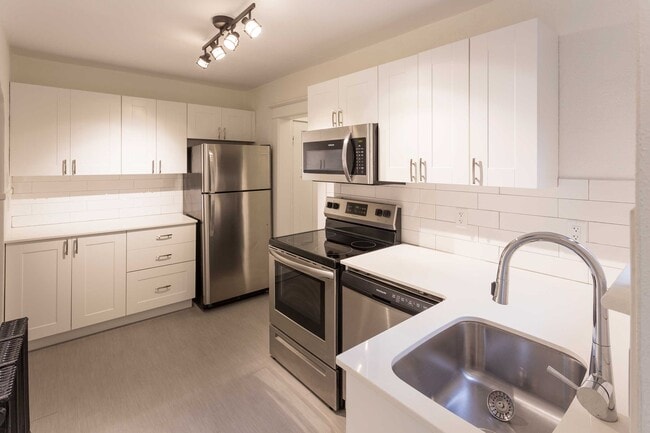 Photo - The One You're Waiting For At 14 Severn. Rare listing! Unit 401