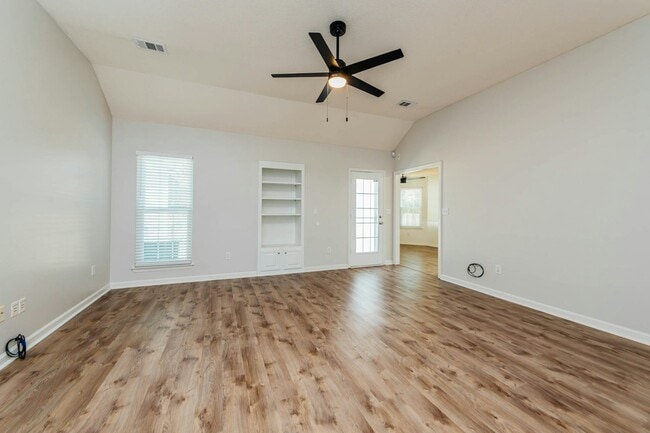 Photo - 104 Lupine Way