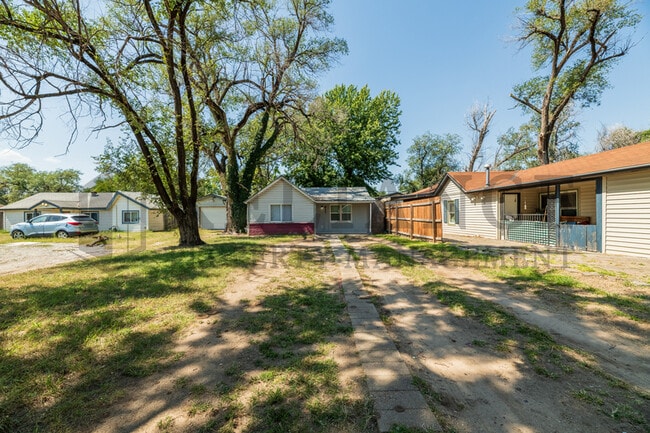 Photo - 617 N Clara St