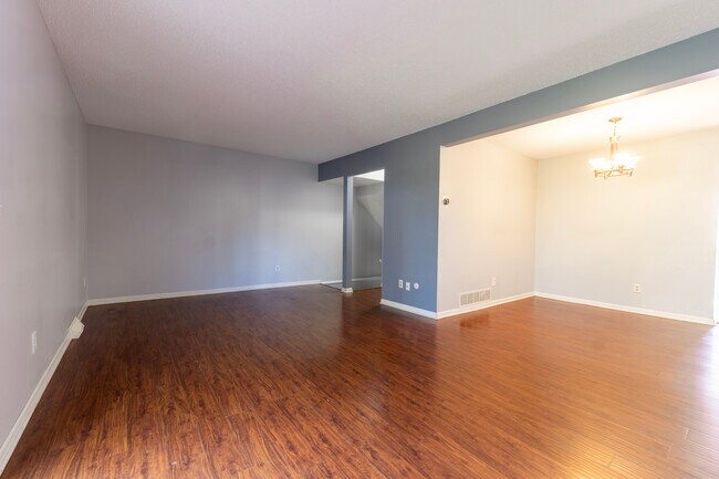 Photo - 2363 Dorland Ln E