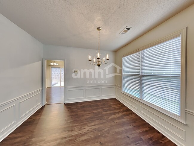 Photo - 349 Burdock Trce