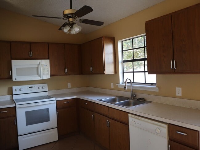 Photo - Move in condition 3 Bedrooms 2 Bath Carole Arcaro 386-216-4900 Deltona Lakes Realty