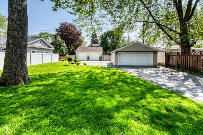 Garaje y cochera - 3717 Highland Ave