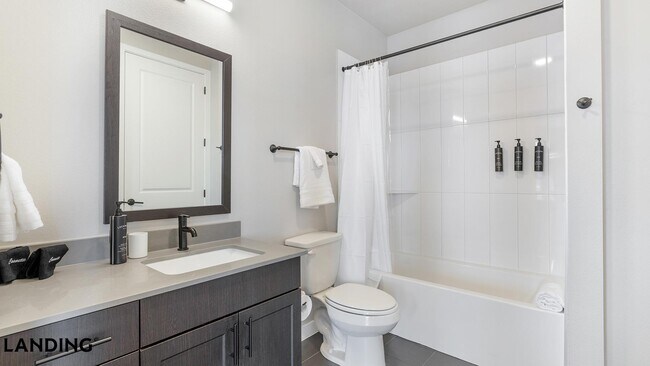 3900 Commerce St Unit 422