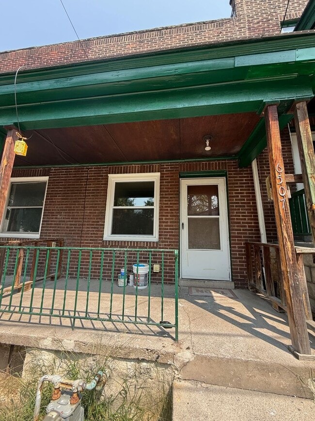Building Photo - Charming 2-Bedroom Townhome in Lincoln-Lar...