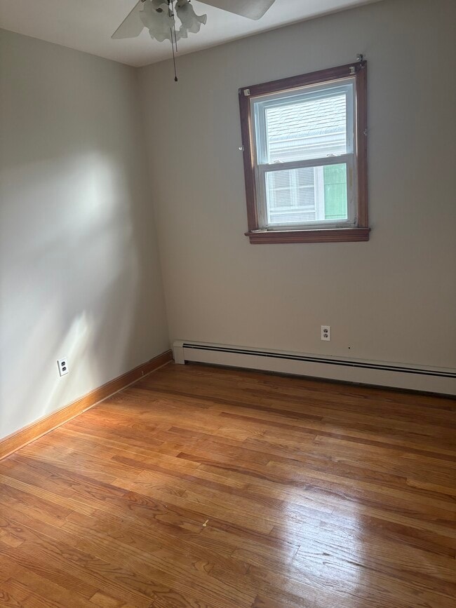 Photo - 253 Devon St