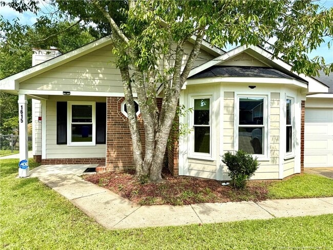 Building Photo - 1615 Winnabow Dr Rental