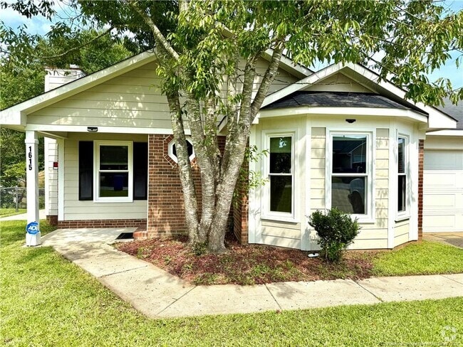 Building Photo - 1615 Winnabow Dr Rental