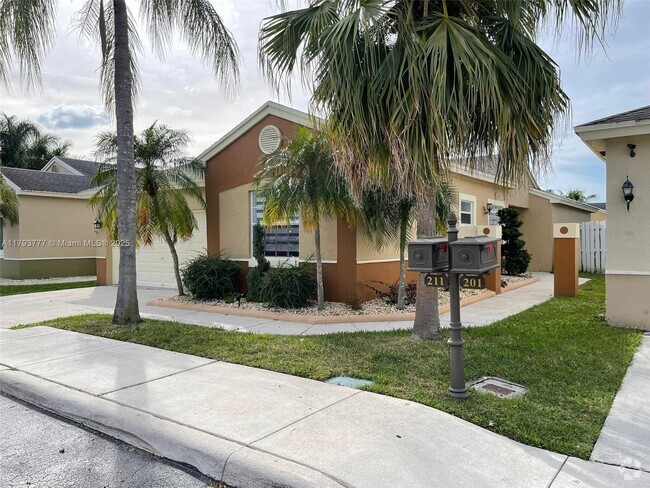 Building Photo - 211 E Riverbend Dr Rental