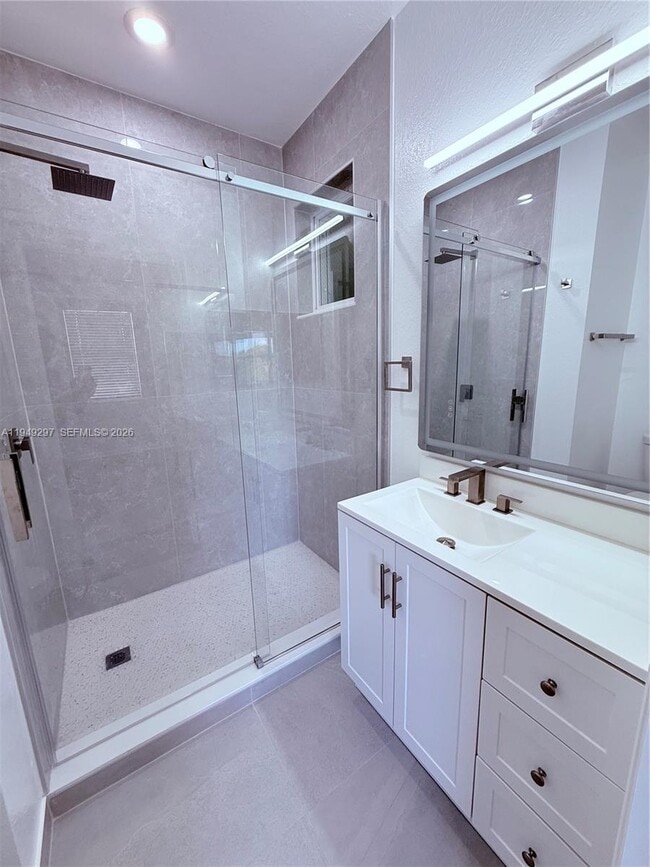 Building Photo - 11202 NW 83rd St Unit 207