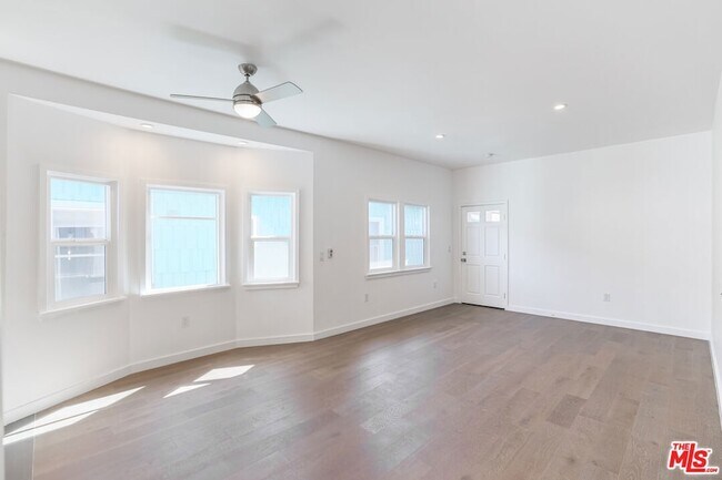 Photo - 31 Breeze Ave