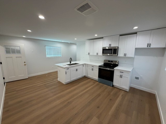 Building Photo - 724 1/2 E 81st St Unit 724 1/2