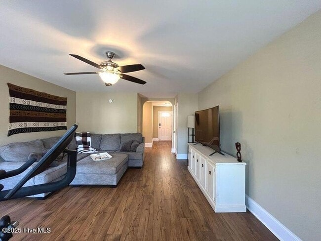 Photo - 225 Savannah Garden Dr