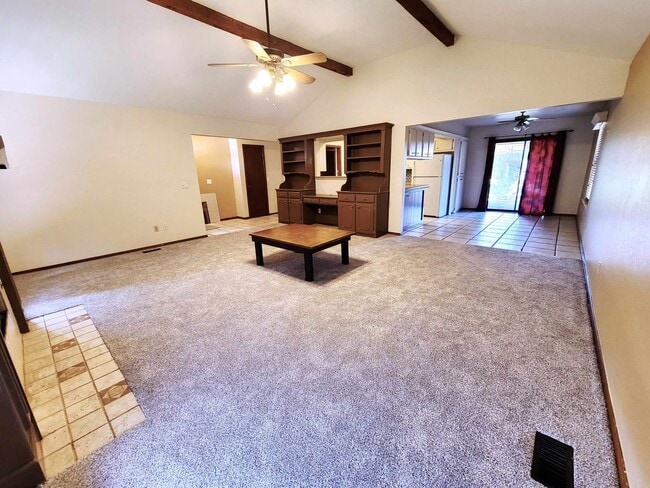 Photo - Spacious Living in a Prime Yukon Location