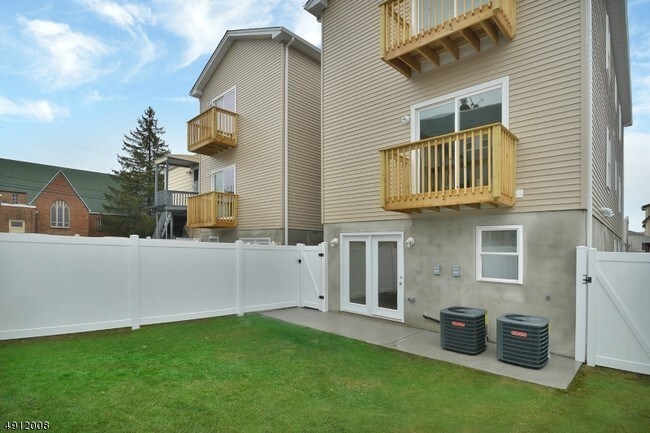 Photo - 410 Davis Ave