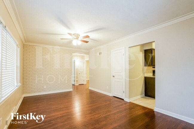 Photo - 9946 MacKenzie Rd