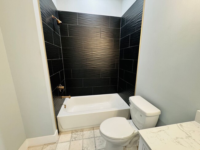 Photo - 1107 E 38th St