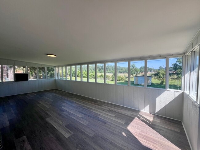 Photo - 609 Hemlock St