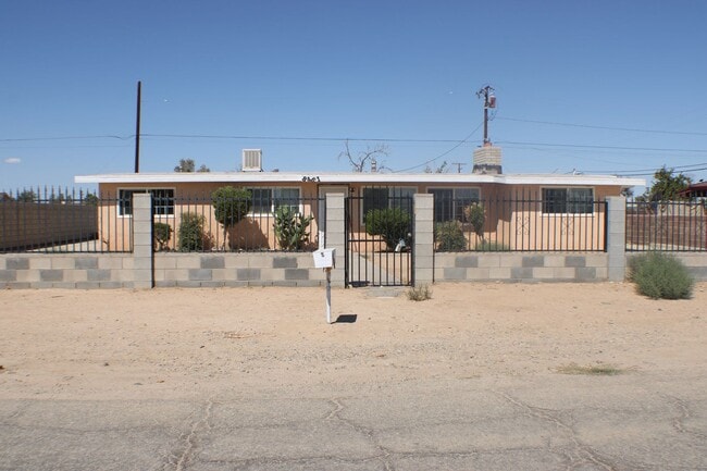 Building Photo - Spacious 3-Bed + 1 Bonus Room, 1.5-Bath Cu... Rental