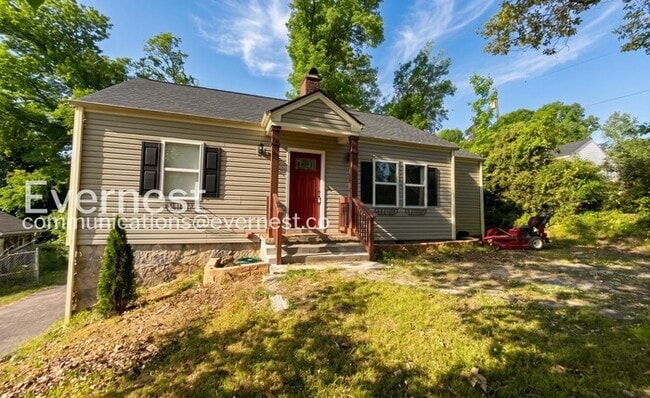 Building Photo - 306 Red Oak Dr