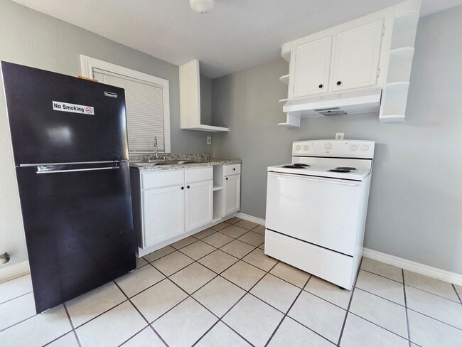 Photo - 5403 Ave Q 1/2