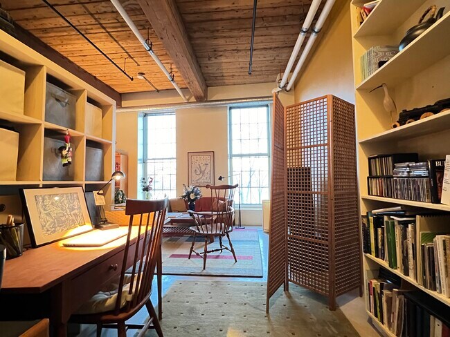 Building Photo - 35 Riverwalk Way Unit R114